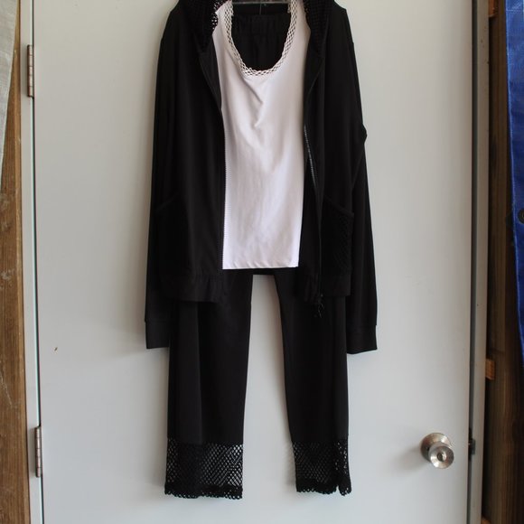 JOIA NYC Black/White 3 Piece Set with Fishnet-like Details - Picture 1 of 4